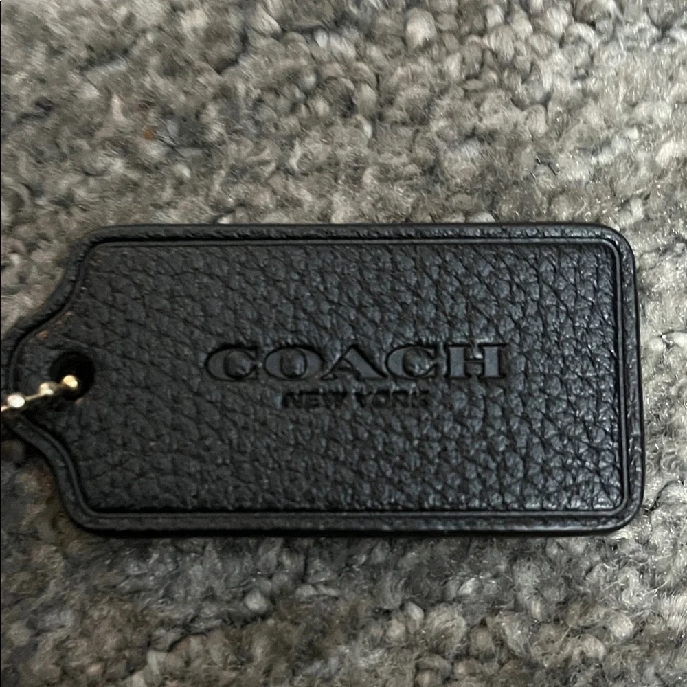 Coach Black Crossbody Bag with adjustable and removable strap. - Picture 4 of 6